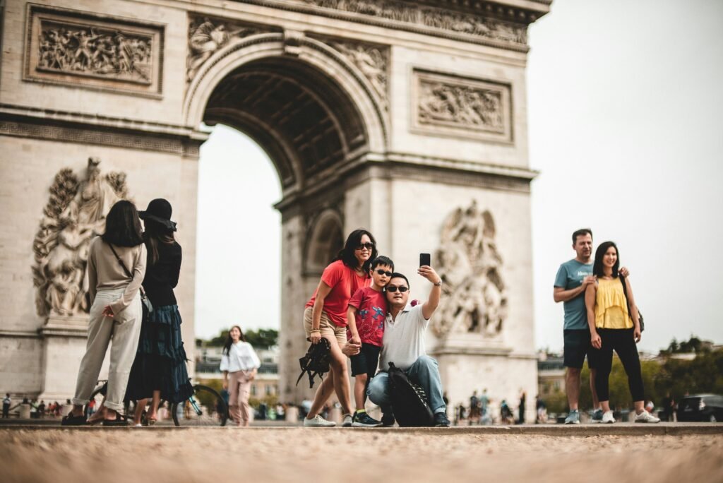 Don't Do This In Paris tourists