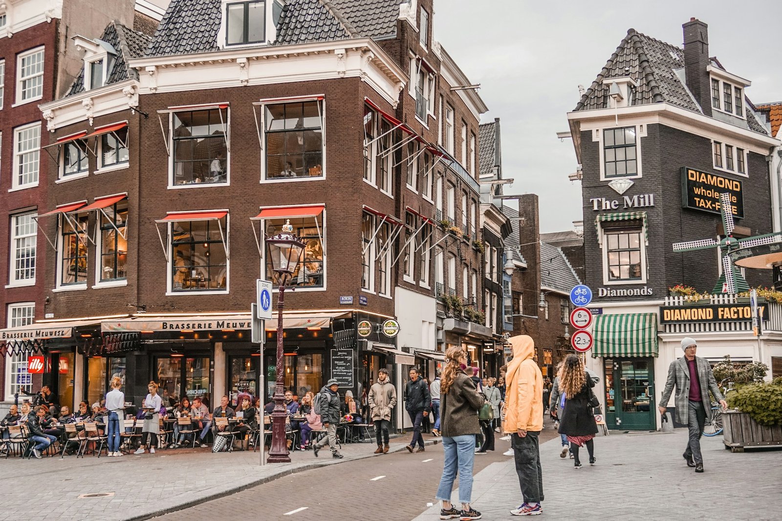 amsterdam street scams people Amsterdam Street Scams