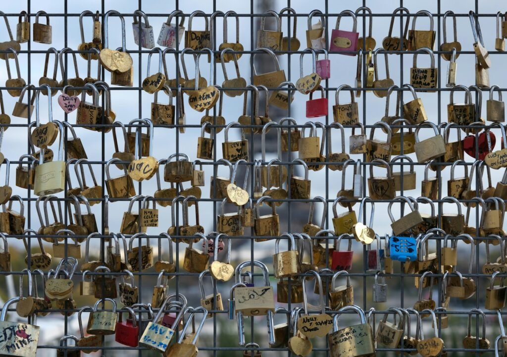 paris tourist traps